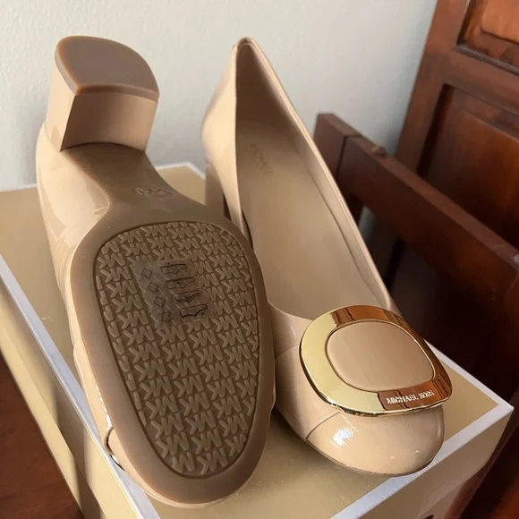 Michael Kors Pauline Flex Mid Pump Patent Leather - Nude, Size US 8.5M - Picture 4 of 4